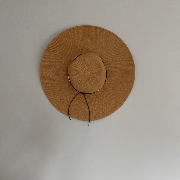 Straw Hat With Oversize Brim - Picture 6 of 6